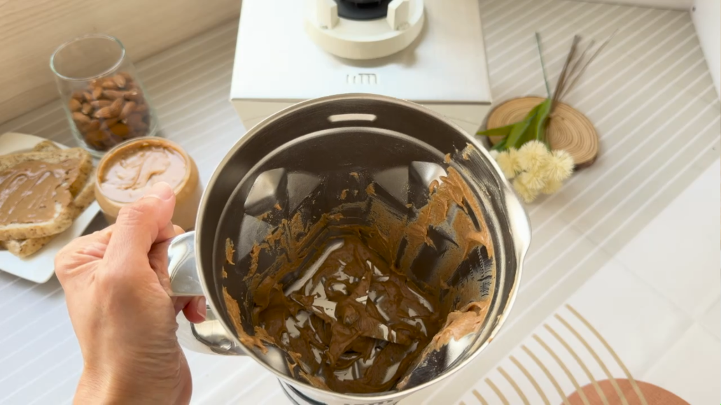 杏仁醬打完後，杯壁殘留超多、又油又黏超難洗？